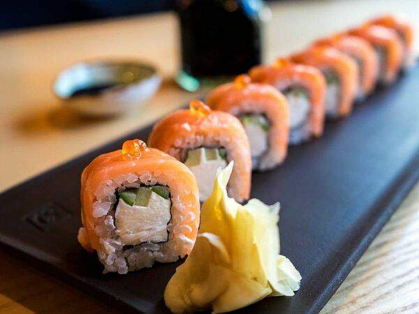 Манэки - Ролл Филадельфия лосось