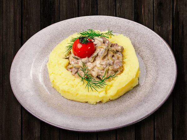 Таранька бар - Бефстроганов с картофельным пюре