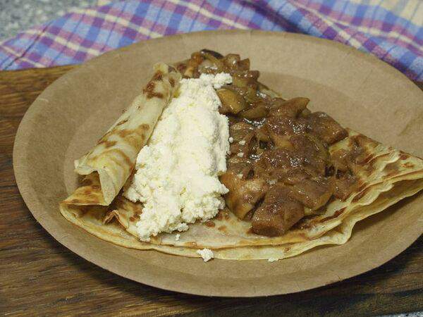 Mr. Pancake - Блин с творогом, яблоком и корицей