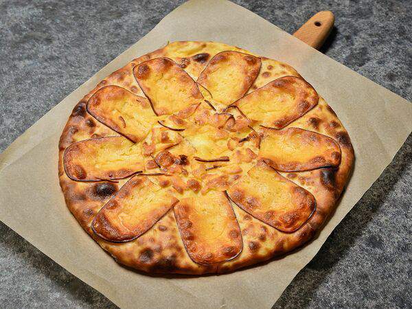 Грузинское бистро Ваха-Лавка - Хачапури по-царски с копченым сулугуни