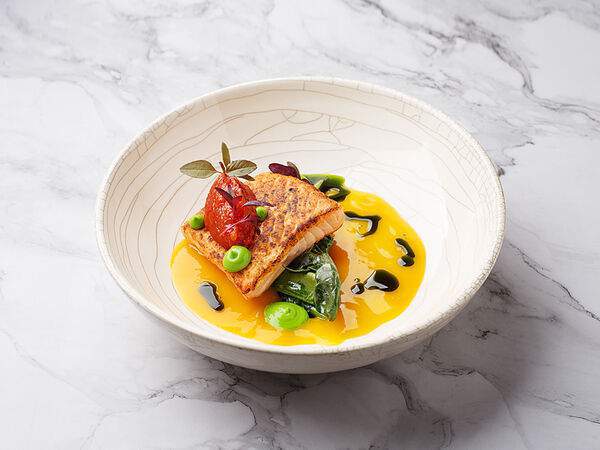 Lobby Bar - Лосось со шпинатом