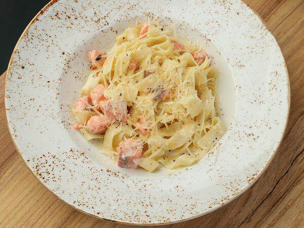 Знакомое место - Фетучини с лососем