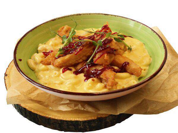 Гастрономический паб "Понеслось" - Челлентани Четыре сыра с белой рыбой в кляре под ягодным соусом