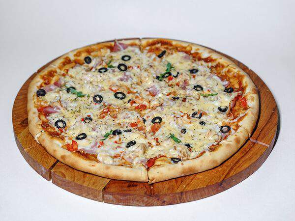 Ghetto - Пицца с беконом и куриным филе со сливочным барбекю