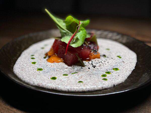 Loft Cafe - Тартар лосось-тунец c кремом из водорослей