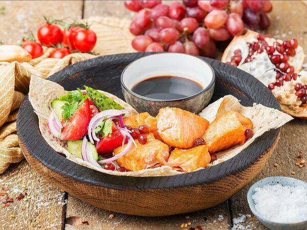 Пряности & Радости - Шашлык из семги с соусом Наршараб