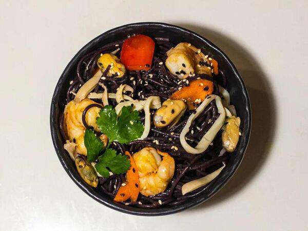 Лапша и утка Фо Бо - Black Wok