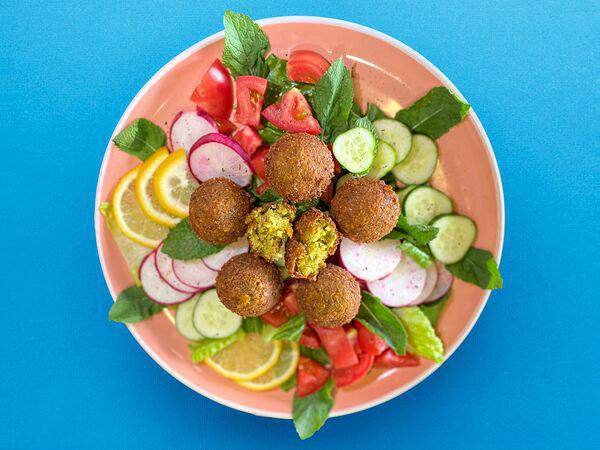 Голодный Яша - Салат с фалафелем