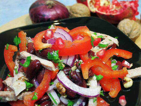 Залив - Салат с говяжьей вырезкой и фасолью