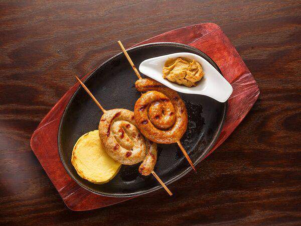 Chester Art Pub - Домашние колбаски с салатом Мелидзано