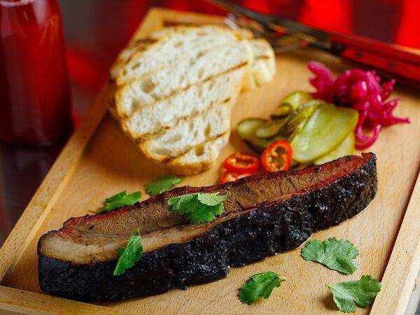 Moo Moo Burgers & Grill - Брискет