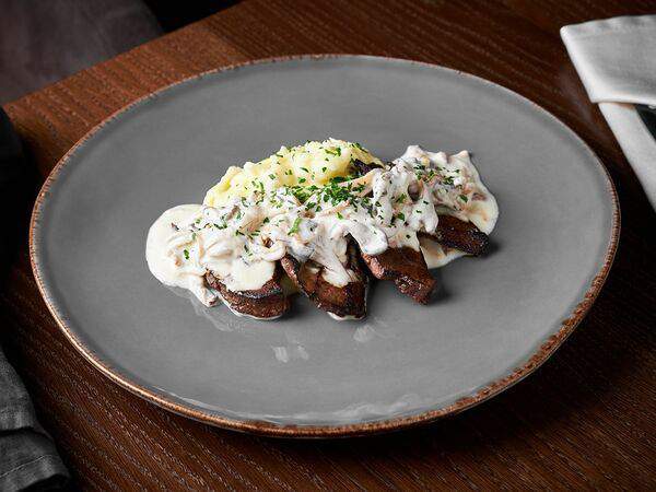 ПЕРСОНЫ - Телячья печень в сметане с вешенками