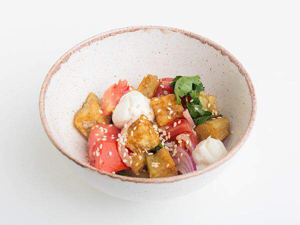 Breakfasteria - Салат с хрустящим баклажаном