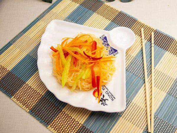 Kong Fu - Салат с крахмальной лапшой