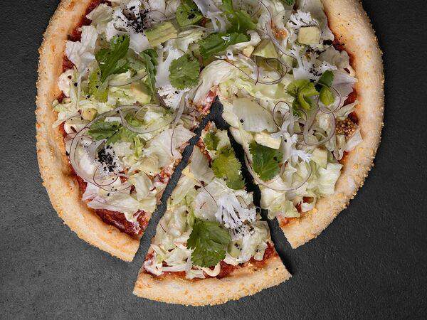 Pizza Shop - Пицца с авокадо и салатом айсберг
