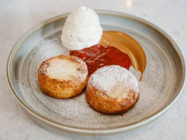 Sunny - Сырники со сметанным муссом