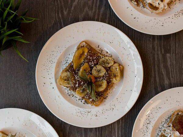 Coffeers - Домашний тост с джемом и арахисовой пастой