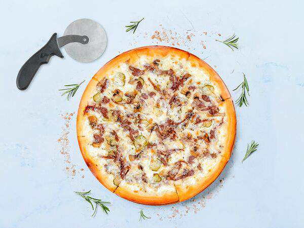 Caramelle Village - Пицца с телятиной и грибами