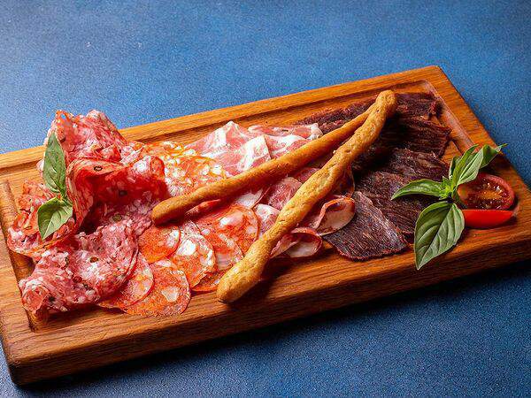 Pasta Uno - Ассорти из итальянских мясных деликатесов