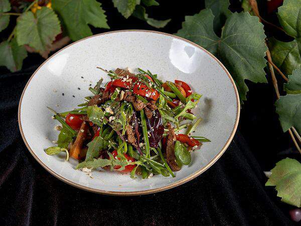 На дровах - Теплый салат с телятиной