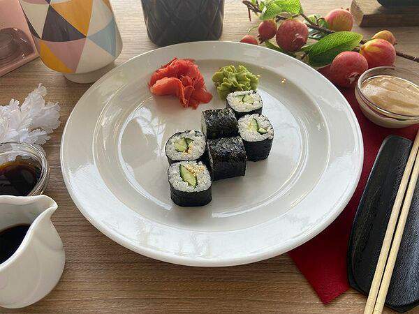 Two pizza - Мак ролл с Огурцом