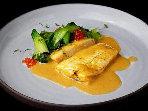 Кабуки - Палтус с пакчой и красной икрой