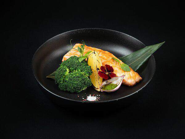 Fit appėtit - Филе лосося с брокколи и зеленым маслом