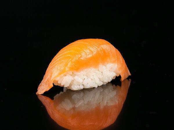 Ем Том Ям - Суши с лососем