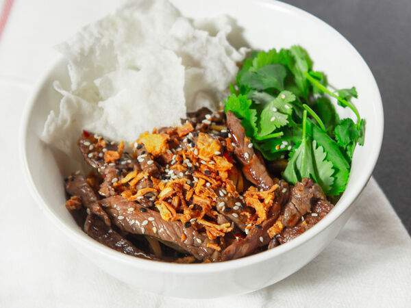 Bruce & Lee - Вок с говядиной в устричном соусе и овощами