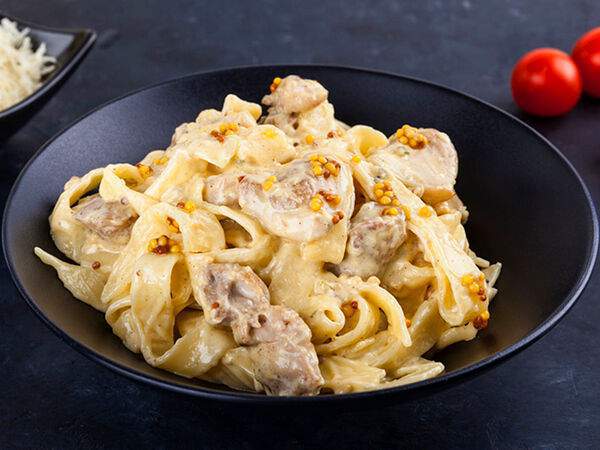 FishRoll - Феттуччине с куриным бедром