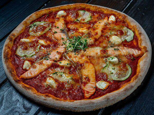 12 - Эльзасская пицца с лососем и творожным сыром