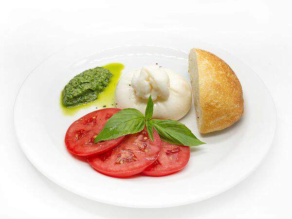 Буше - Буррата с помидорами и базиликом