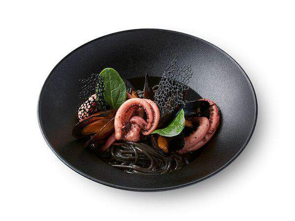 Portofino - Черные спагетти с мидиями и щупальцами кальмара