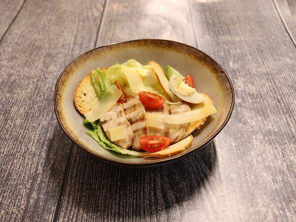 Bretzel - Салат Цезарь с курицей