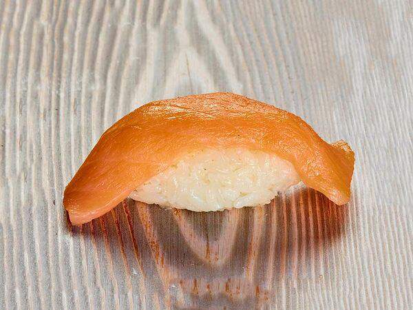 Woki toki - Суши с лососем холодного копчения