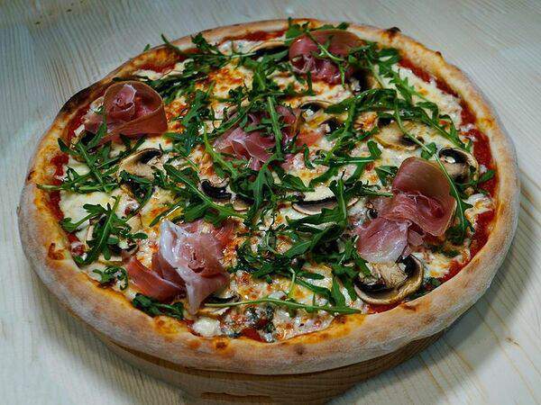 Uno Pizza - Prosciutto e Funghi