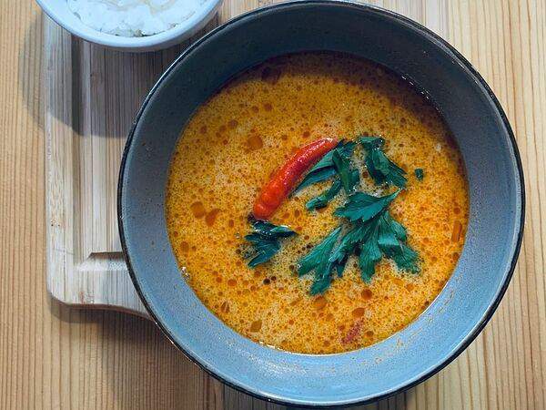 Lounge 1925 - Острый тайский суп Том ям с морепродуктами