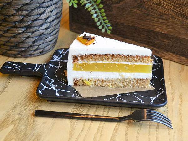 Кофейня Pankoff Bakery - Торт Апельсин-имбирь (кусочек)
