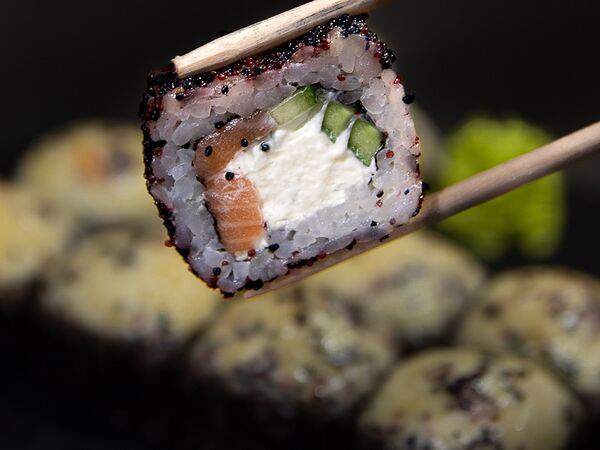 Youbona Sushi - Запечённый лосось Макси ролл