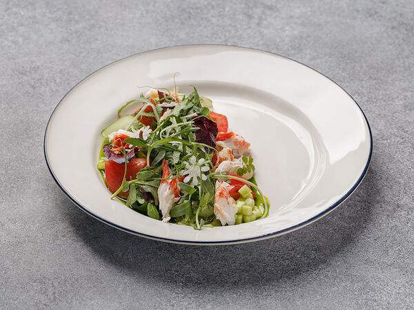 Lobby Bar - Салат с камчатским крабом и заправкой из манго