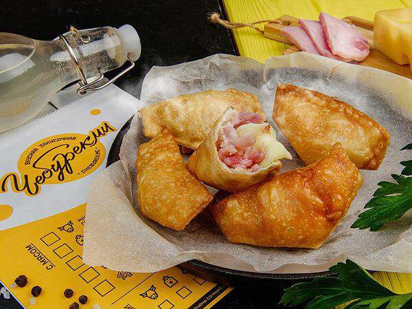 Чебурекми - С моцареллой и ветчиной