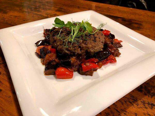 Hamilton's pub - Скинни Бургер с баклажанами в кисло-сладком соусе