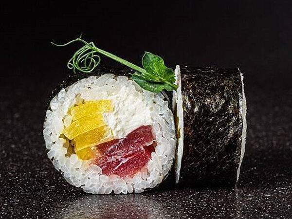 Art Sushi - Ролл с тунцом и такуаном