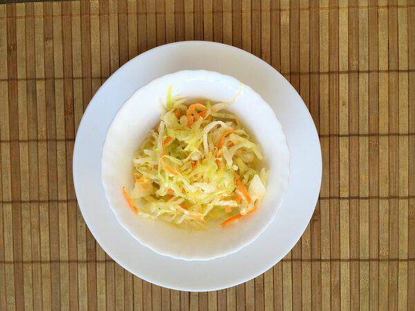 Кафе Мария - Салат из свежей капусты с морковью