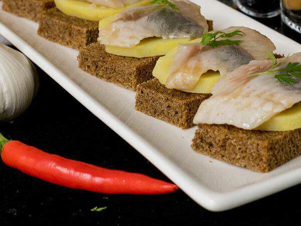 На дровах - Сельдь с отварным картофелем