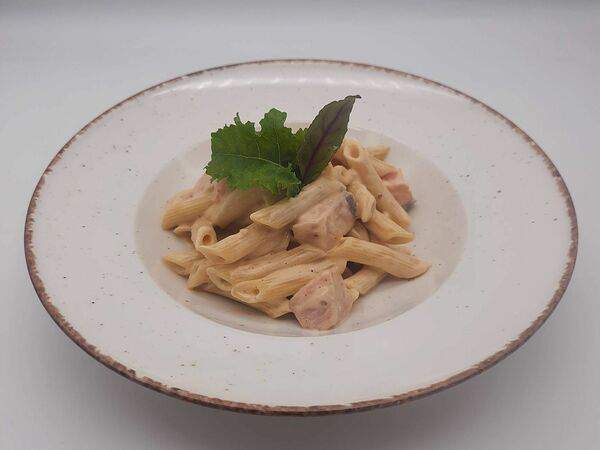 Гастропаб Шеff - Паста пенне с копченой семгой