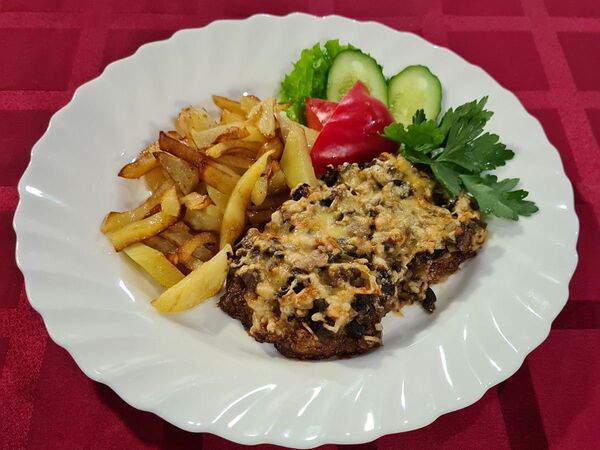 Антракт - Говядина с шампиньонами и жареным картофелем