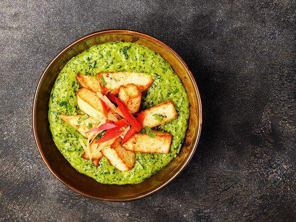 Sushi & More - Курица с домашним сыром в соусе из шпината