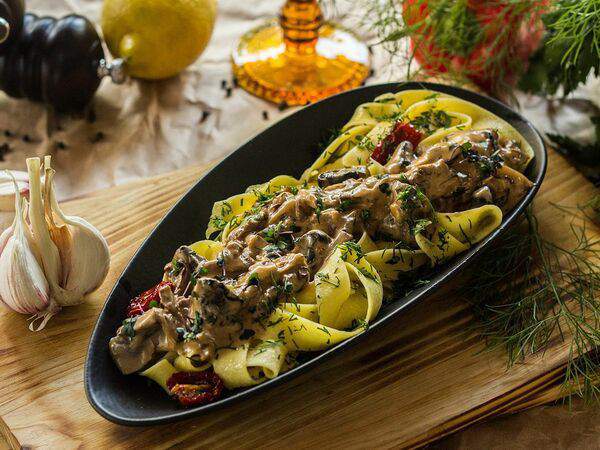 Volna - Бефстроганов с пастой паппарделле и вялеными томатами