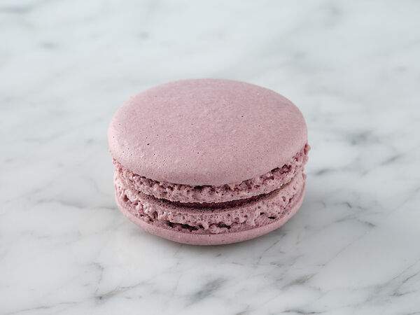 Пекарня-кондитерская Тьерри - Макарон с черной смородиной